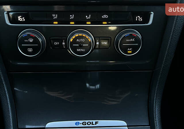 Белый Фольксваген e-Golf, объемом двигателя 0 л и пробегом 84 тыс. км за 13250 $, фото 118 на Automoto.ua