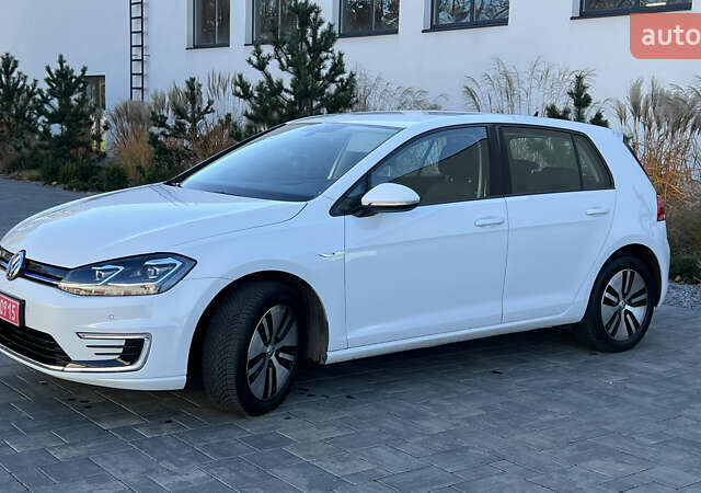 Белый Фольксваген e-Golf, объемом двигателя 0 л и пробегом 84 тыс. км за 13250 $, фото 9 на Automoto.ua