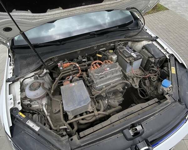 Білий Фольксваген e-Golf, об'ємом двигуна 0 л та пробігом 82 тис. км за 13000 $, фото 15 на Automoto.ua