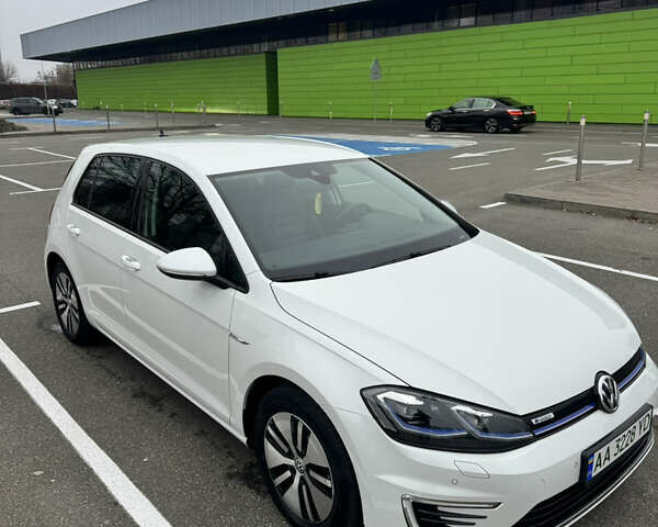 Белый Фольксваген e-Golf, объемом двигателя 0 л и пробегом 117 тыс. км за 15800 $, фото 11 на Automoto.ua