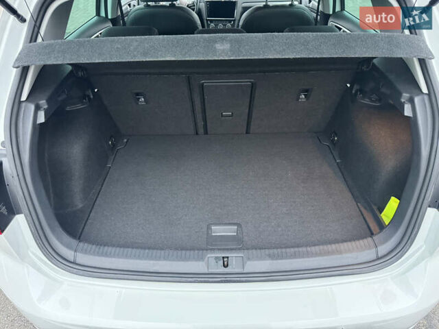 Белый Фольксваген e-Golf, объемом двигателя 0 л и пробегом 117 тыс. км за 15800 $, фото 29 на Automoto.ua