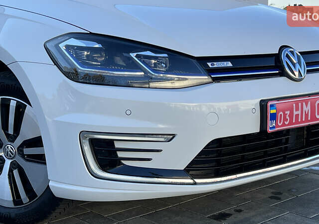 Белый Фольксваген e-Golf, объемом двигателя 0 л и пробегом 84 тыс. км за 13250 $, фото 26 на Automoto.ua