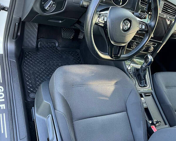 Белый Фольксваген e-Golf, объемом двигателя 0 л и пробегом 169 тыс. км за 13500 $, фото 14 на Automoto.ua