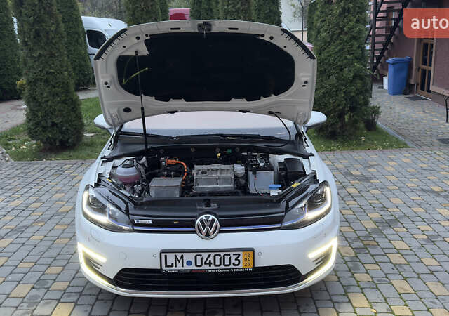 Белый Фольксваген e-Golf, объемом двигателя 0 л и пробегом 88 тыс. км за 14500 $, фото 24 на Automoto.ua