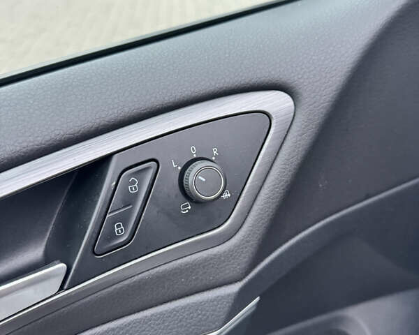 Белый Фольксваген e-Golf, объемом двигателя 0 л и пробегом 117 тыс. км за 15800 $, фото 27 на Automoto.ua