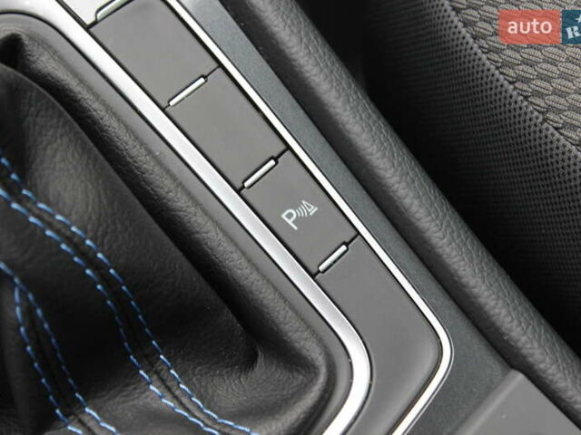 Белый Фольксваген e-Golf, объемом двигателя 0 л и пробегом 68 тыс. км за 14999 $, фото 35 на Automoto.ua