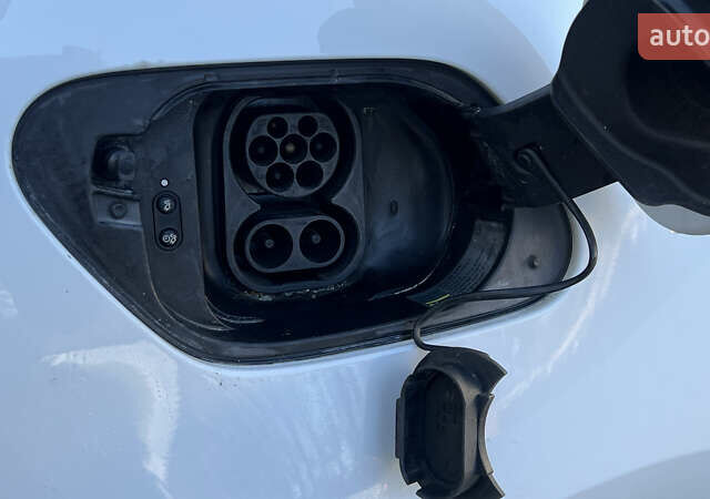 Белый Фольксваген e-Golf, объемом двигателя 0 л и пробегом 84 тыс. км за 13250 $, фото 55 на Automoto.ua