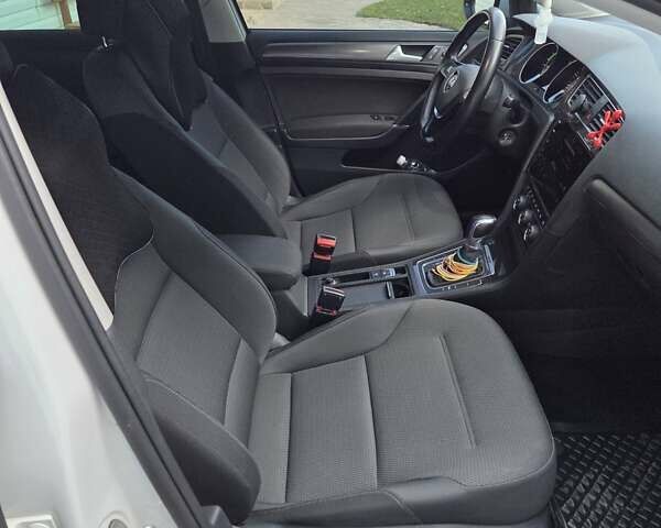 Білий Фольксваген e-Golf, об'ємом двигуна 0 л та пробігом 72 тис. км за 16300 $, фото 14 на Automoto.ua