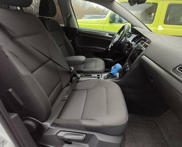 Белый Фольксваген e-Golf, объемом двигателя 0 л и пробегом 73 тыс. км за 13800 $, фото 9 на Automoto.ua