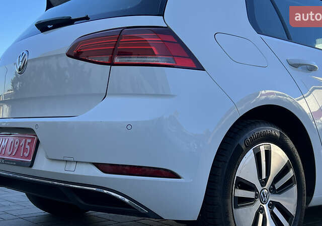 Белый Фольксваген e-Golf, объемом двигателя 0 л и пробегом 84 тыс. км за 13250 $, фото 43 на Automoto.ua