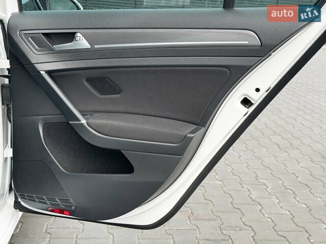 Білий Фольксваген e-Golf, об'ємом двигуна 0 л та пробігом 20 тис. км за 18001 $, фото 29 на Automoto.ua