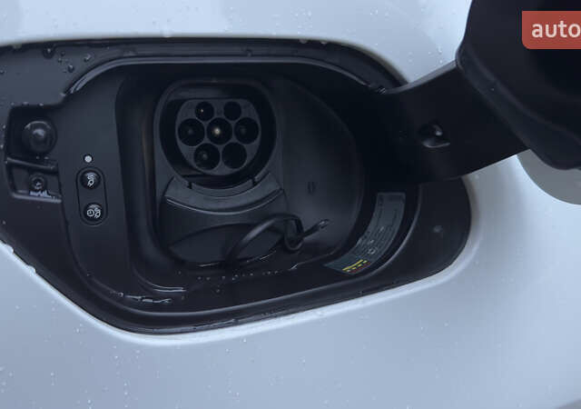 Белый Фольксваген e-Golf, объемом двигателя 0 л и пробегом 88 тыс. км за 14500 $, фото 39 на Automoto.ua