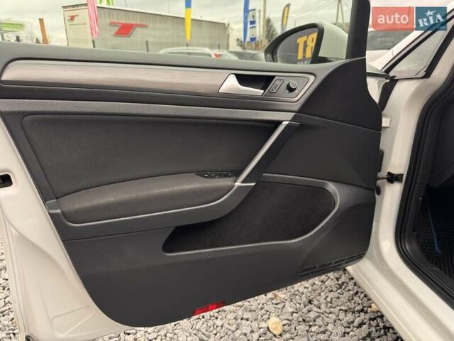 Белый Фольксваген e-Golf, объемом двигателя 0 л и пробегом 170 тыс. км за 13000 $, фото 11 на Automoto.ua