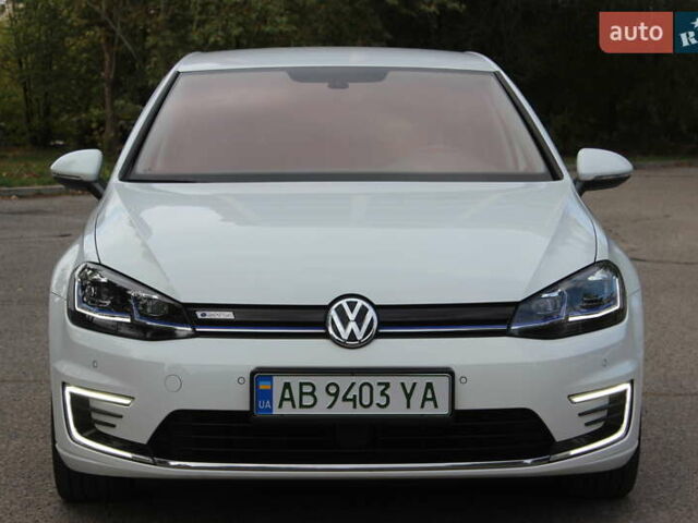 Белый Фольксваген e-Golf, объемом двигателя 0 л и пробегом 68 тыс. км за 14999 $, фото 7 на Automoto.ua