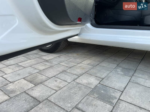 Білий Фольксваген e-Golf, об'ємом двигуна 0 л та пробігом 35 тис. км за 15600 $, фото 15 на Automoto.ua