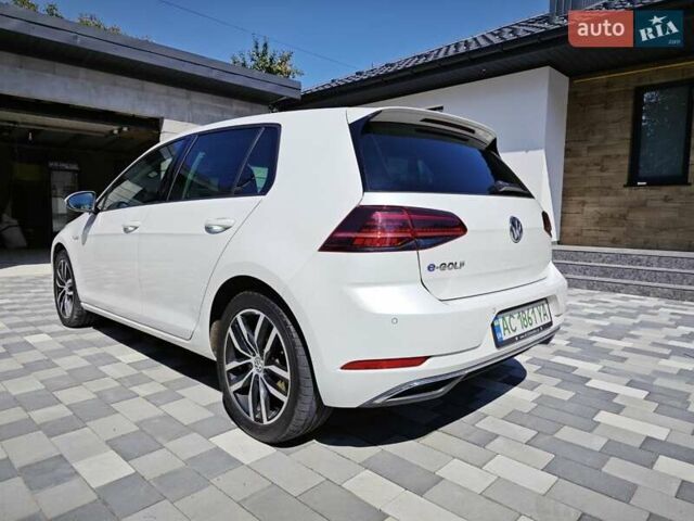 Белый Фольксваген e-Golf, объемом двигателя 0 л и пробегом 41 тыс. км за 18500 $, фото 3 на Automoto.ua