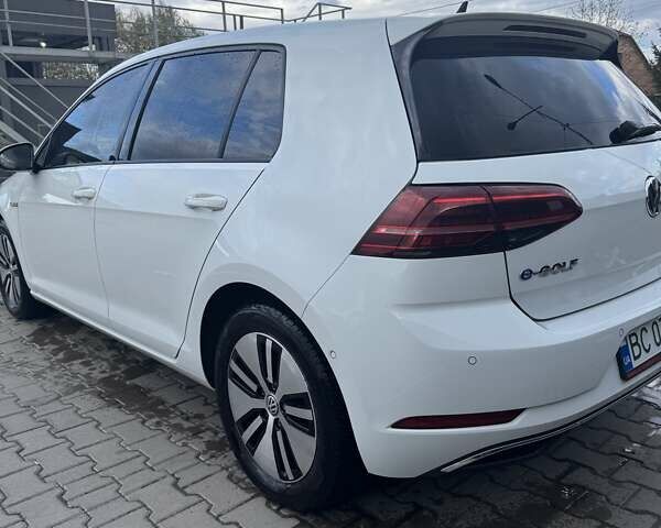 Білий Фольксваген e-Golf, об'ємом двигуна 0 л та пробігом 39 тис. км за 19500 $, фото 6 на Automoto.ua