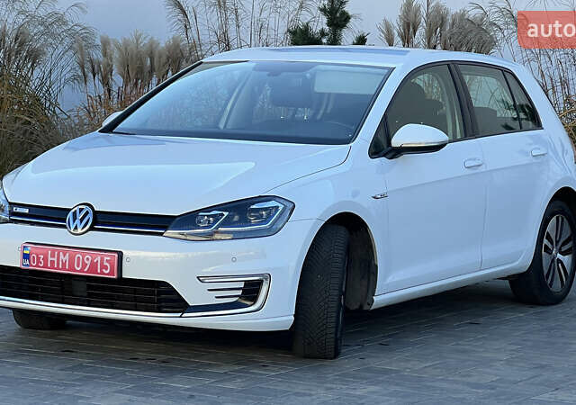 Белый Фольксваген e-Golf, объемом двигателя 0 л и пробегом 84 тыс. км за 13250 $, фото 11 на Automoto.ua