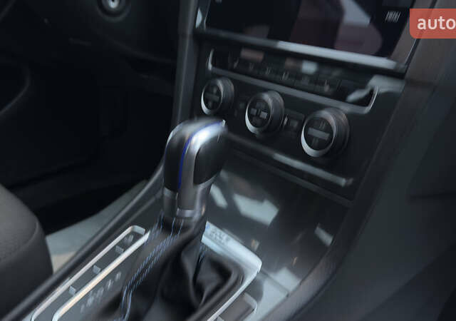 Белый Фольксваген e-Golf, объемом двигателя 0 л и пробегом 88 тыс. км за 14500 $, фото 46 на Automoto.ua