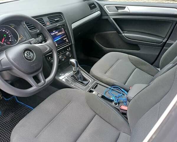 Белый Фольксваген e-Golf, объемом двигателя 0 л и пробегом 38 тыс. км за 15500 $, фото 10 на Automoto.ua