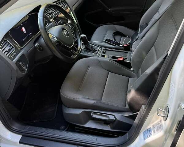 Білий Фольксваген e-Golf, об'ємом двигуна 0 л та пробігом 75 тис. км за 14650 $, фото 12 на Automoto.ua