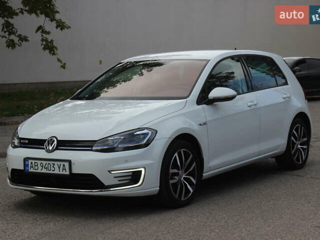 Белый Фольксваген e-Golf, объемом двигателя 0 л и пробегом 68 тыс. км за 14999 $, фото 5 на Automoto.ua