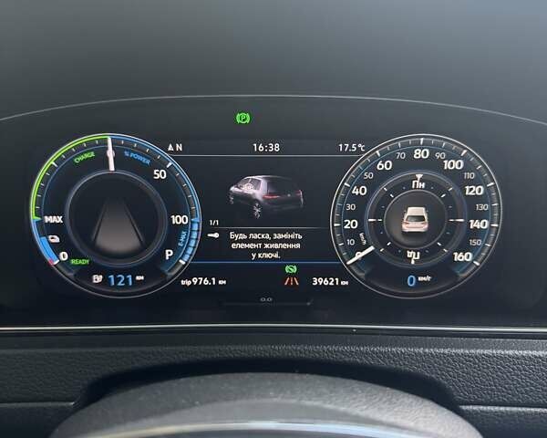 Білий Фольксваген e-Golf, об'ємом двигуна 0 л та пробігом 39 тис. км за 19500 $, фото 28 на Automoto.ua