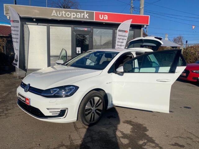 Белый Фольксваген e-Golf, объемом двигателя 0 л и пробегом 5 тыс. км за 18990 $, фото 19 на Automoto.ua