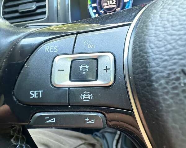 Білий Фольксваген e-Golf, об'ємом двигуна 0 л та пробігом 75 тис. км за 14650 $, фото 18 на Automoto.ua