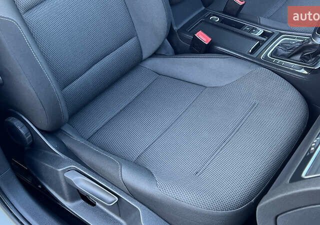 Белый Фольксваген e-Golf, объемом двигателя 0 л и пробегом 84 тыс. км за 13250 $, фото 85 на Automoto.ua