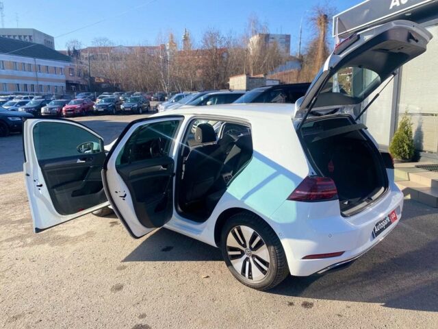 Белый Фольксваген e-Golf, объемом двигателя 0 л и пробегом 5 тыс. км за 18990 $, фото 26 на Automoto.ua