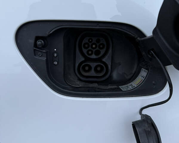 Білий Фольксваген e-Golf, об'ємом двигуна 0 л та пробігом 104 тис. км за 16699 $, фото 6 на Automoto.ua
