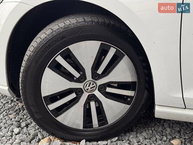 Белый Фольксваген e-Golf, объемом двигателя 0 л и пробегом 170 тыс. км за 13000 $, фото 7 на Automoto.ua