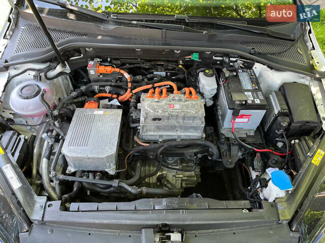 Белый Фольксваген e-Golf, объемом двигателя 0 л и пробегом 169 тыс. км за 13500 $, фото 20 на Automoto.ua