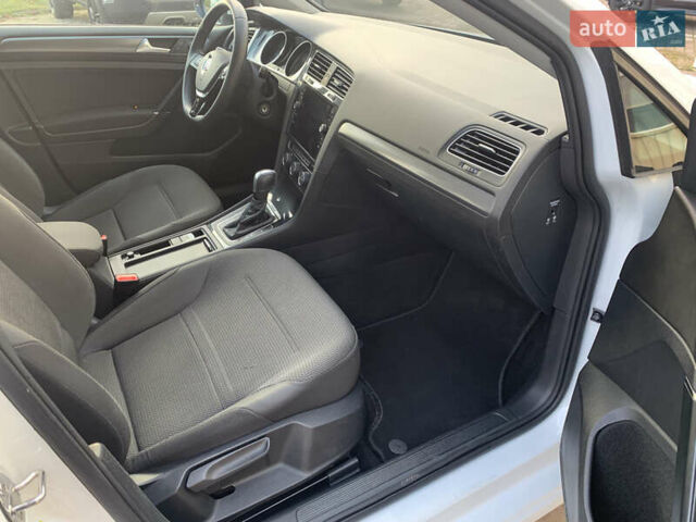 Белый Фольксваген e-Golf, объемом двигателя 0 л и пробегом 146 тыс. км за 12650 $, фото 26 на Automoto.ua