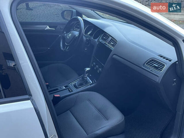 Білий Фольксваген e-Golf, об'ємом двигуна 0 л та пробігом 78 тис. км за 11500 $, фото 17 на Automoto.ua