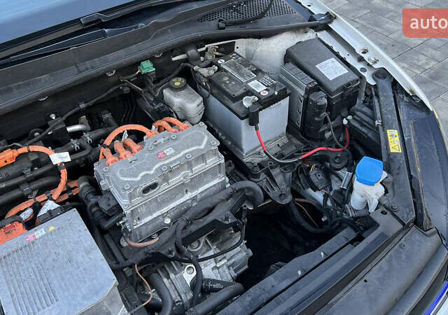 Белый Фольксваген e-Golf, объемом двигателя 0 л и пробегом 84 тыс. км за 13250 $, фото 58 на Automoto.ua