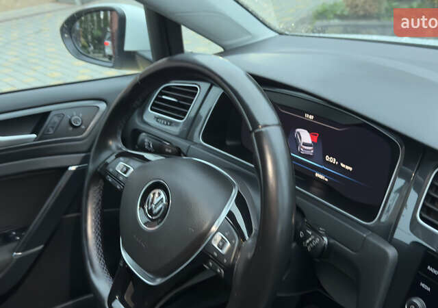 Белый Фольксваген e-Golf, объемом двигателя 0 л и пробегом 88 тыс. км за 14500 $, фото 49 на Automoto.ua