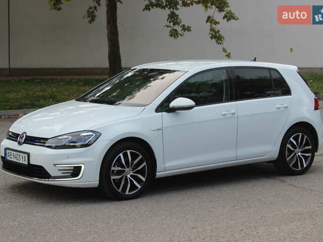 Белый Фольксваген e-Golf, объемом двигателя 0 л и пробегом 68 тыс. км за 14999 $, фото 4 на Automoto.ua