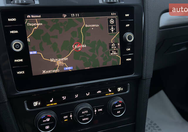 Белый Фольксваген e-Golf, объемом двигателя 0 л и пробегом 88 тыс. км за 14500 $, фото 56 на Automoto.ua