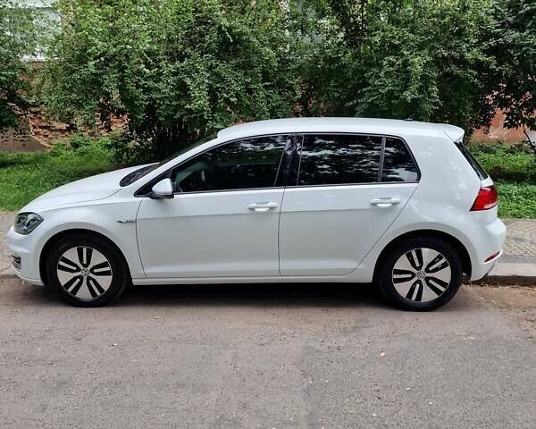 Білий Фольксваген e-Golf, об'ємом двигуна 0 л та пробігом 80 тис. км за 14300 $, фото 11 на Automoto.ua