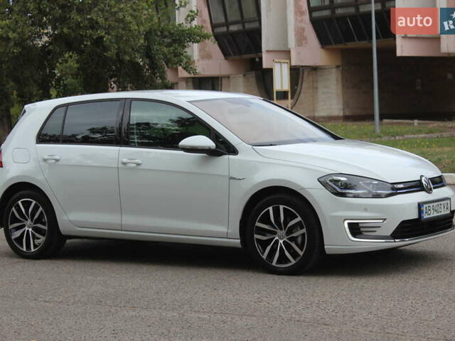 Белый Фольксваген e-Golf, объемом двигателя 0 л и пробегом 68 тыс. км за 14999 $, фото 13 на Automoto.ua