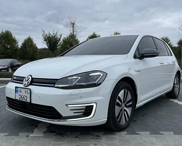 Белый Фольксваген e-Golf, объемом двигателя 0 л и пробегом 75 тыс. км за 15500 $, фото 6 на Automoto.ua