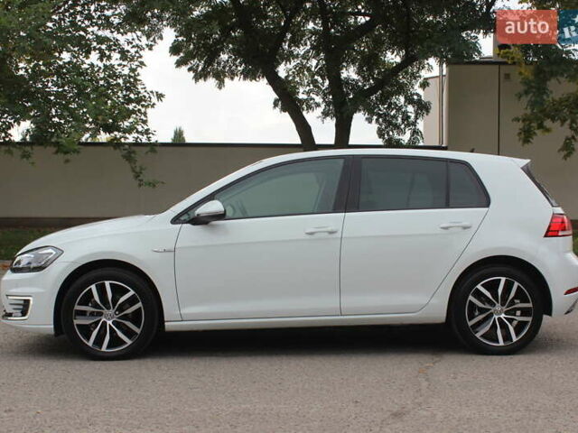 Белый Фольксваген e-Golf, объемом двигателя 0 л и пробегом 68 тыс. км за 14999 $, фото 20 на Automoto.ua