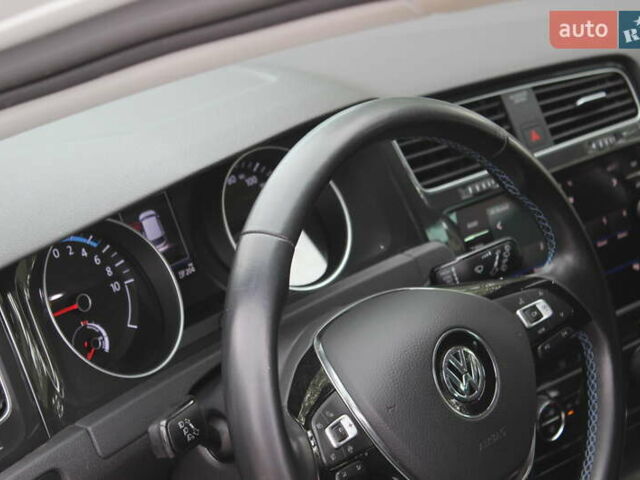 Белый Фольксваген e-Golf, объемом двигателя 0 л и пробегом 68 тыс. км за 14999 $, фото 23 на Automoto.ua