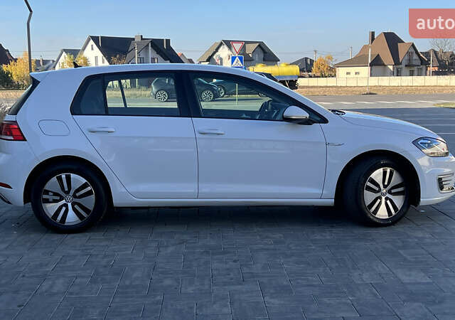 Белый Фольксваген e-Golf, объемом двигателя 0 л и пробегом 84 тыс. км за 13250 $, фото 4 на Automoto.ua