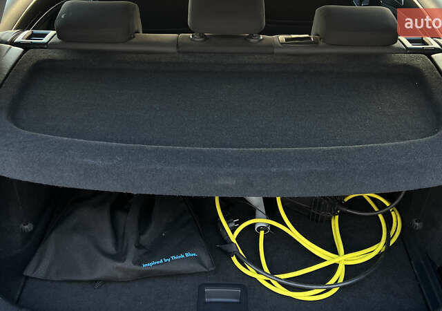 Белый Фольксваген e-Golf, объемом двигателя 0 л и пробегом 84 тыс. км за 13250 $, фото 65 на Automoto.ua