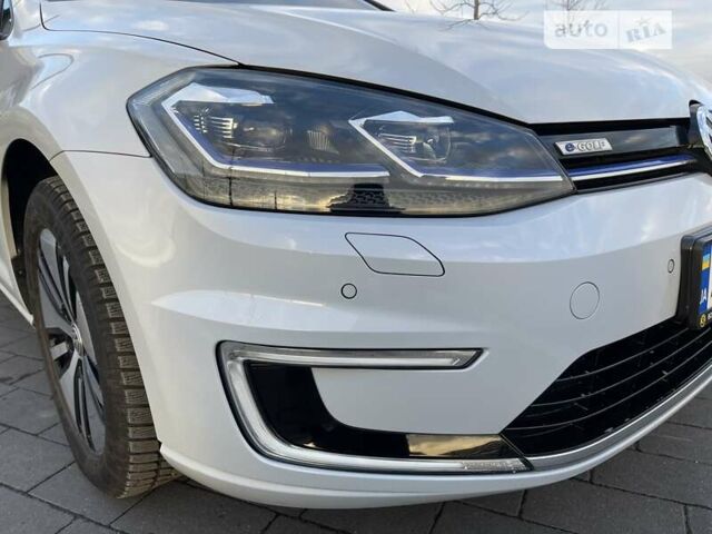 Белый Фольксваген e-Golf, объемом двигателя 0 л и пробегом 29 тыс. км за 16900 $, фото 25 на Automoto.ua