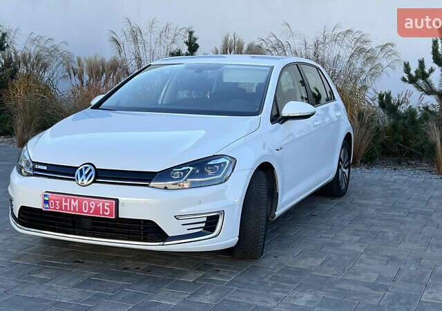 Белый Фольксваген e-Golf, объемом двигателя 0 л и пробегом 84 тыс. км за 13250 $, фото 1 на Automoto.ua