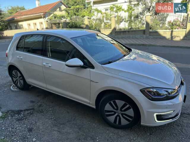 Белый Фольксваген e-Golf, объемом двигателя 0 л и пробегом 47 тыс. км за 15800 $, фото 2 на Automoto.ua